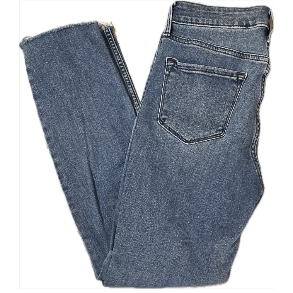 Old Navy Women's Straight Leg Jeans in Blue